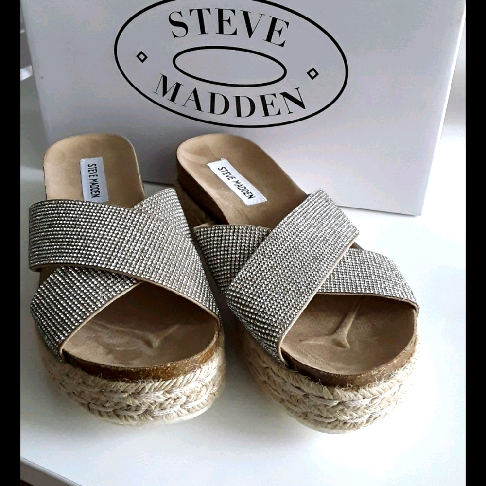 STEVE MADDEN SILVER CRYSTAL LIKE SLIDES -NEW